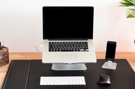 Free 4 Macbook Pro and iPhone PSD Mockups
