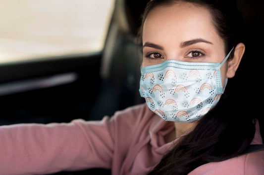 Free Close-Up Woman Wearing Mask Psd
